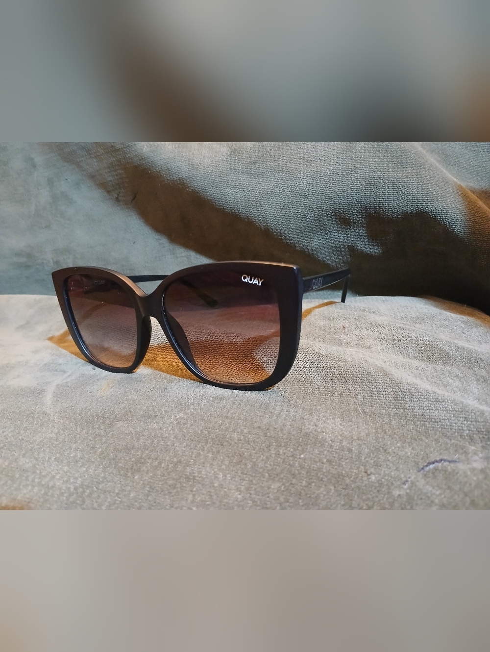 Quay Australia Black Cat-Eye Sunglasses - Black